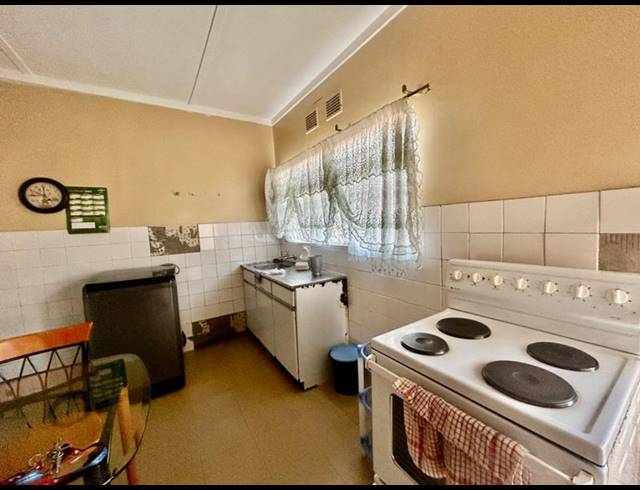 4 BEDROOM HOUSE FOR SALE IN VANDERBIJLPARK CW 4